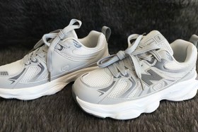 تصویر کفش کتونی وارداتی مردانه طرح نیوبالانس ۷۶۰ رنگ طوسی روشن - ۴ new balance 760 light gray men shoes