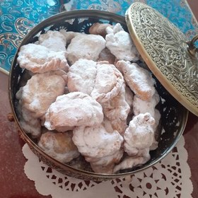 تصویر قطاب گردویی بسته بندی یک کیلویی با عطر هل و گلاب 