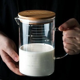 تصویر روغن ریز درب چوبی 