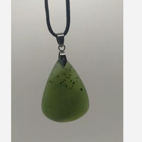 تصویر گردن آویز سنگ یشم اصل 