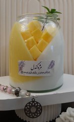 تصویر شات بستنی وانیل و انبه با قطعات میوه دست ساز معطر 