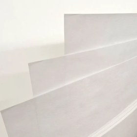 تصویر کاغذ پوستی روسی ۴۰ گرم کاغذ پوستی 100 * 70 وa3روسی 40 گرم مناسب برای ساخت و انتقال الگو امکان رسم و اصلاح خطوط دوخت با دقت بالا مناسب کارگاه‌های دوخت و مراکز طراحی مد