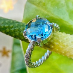 تصویر انگشتر نقره با سنگ بلو توپاز دستساز زنانه تک نسخه با سنگ‌اصل Handmade silver ring with blue topaz stone