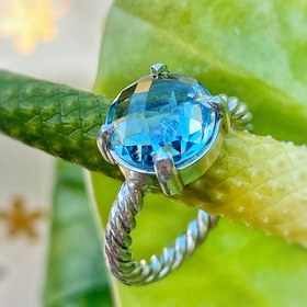 تصویر انگشتر نقره با سنگ بلو توپاز دستساز زنانه تک نسخه با سنگ‌اصل Handmade silver ring with blue topaz stone