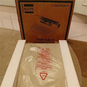 تصویر ماشین تحریر قدیمی آکبند و استفاده نشده 