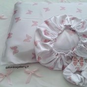 تصویر ست ۳ تکه ساتن ال ایکس مراقبت از مو شامل روبالشتی و کلاه خواب و اسکرانچی طرحدار 