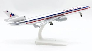 تصویر ماکت هواپیما مکدانل داگلاس MD-11 امریکن | Airplane Model 20CM McDonnell Douglas MD-11 American Airlines 