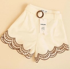 تصویر شورتک زنانه سفید گلدوزی قهوه‌ای – کالکشن Koton × Melis Ağazat (ترکیه) شورتک زنانه کوتون