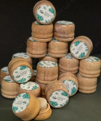 تصویر سنگ ماساژ ضد درد میگرن با کرم مرطوب کننده حاوی منتول 