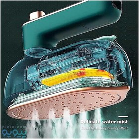 تصویر اتو لباس مسافرتی اسپری‌دار 