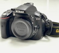 تصویر دوربین نیکون D5300 با سنسور CMOS و رزولوشن ۲۶ مگاپیکسل 