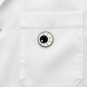 تصویر سنجاق سینه چشم 