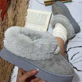 تصویر بوت خزدار زنانه UGG 