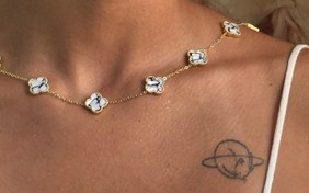 تصویر گردنبند برند ونکلیف طرح ابر و باد رنگ ثابت 