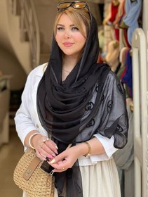 تصویر شال حریرنخ کیوت دور گل 