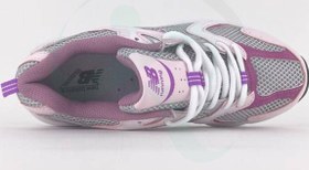 تصویر کتونی زنانه نیوبالانس ۵۳۰ یاسی سرخابی new balance 530