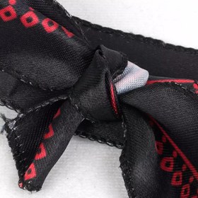 تصویر سربند ساتن با شعار لبیک یا حسین متن قرمز زمینه مشکی در ابعاد 5*70 سانتیمتر 