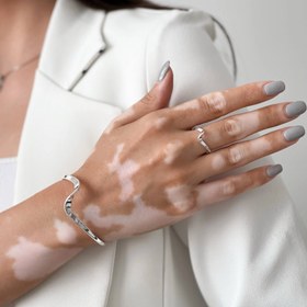 تصویر دستبند و انگشتر طرح موج 