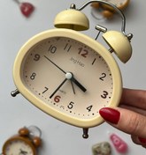 تصویر ساعت رومیزی عقربه ای زنگ دار - کرم 