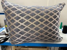 تصویر روبالشتی شنل (۲عددی) - کد4 