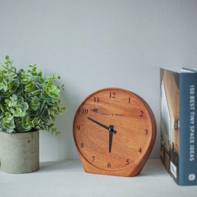 تصویر ساعت رومیزی چوبی wall clock