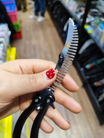 تصویر شونه باترفلای فلزی مدل بتمن | شونه پروانه‌ای فیدجتی خفن خرید شونه باترفلای فلزی مدل بتمن | شونه پروانه‌ای فیدجتی (Butterfly Comb)