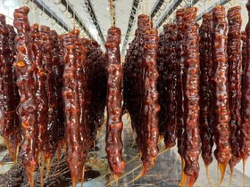 تصویر سوجوق گردو با شیره انگور 