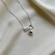 تصویر گردنبند قلب و پاپیون 