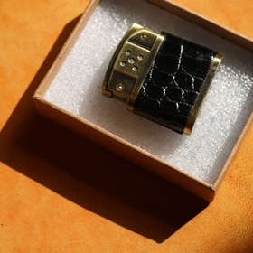 تصویر فندک گازی با روکش چرم 