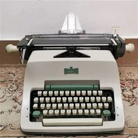 تصویر ماشین تایپ المپیا فارسی رنگ استخوانی تمیز سالم 