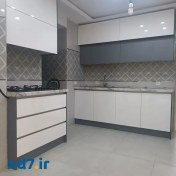 تصویر کابینت آشپزخانه مدرن دو رنگ مدل صخره 