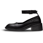 تصویر چانکی پامپ بند مچی مدل Celine برند آرتمن | ARTMAN - رنگ: مشکی - سایز : 39 خرید آنلاین کیف و کفش صندل بوت زنانه و مردانه برند آرتمن ARTMAN |چرم طبیعی گاوی و چرم مصنوعی درجه یک با قیمت ارزان |پلتفرم فشن با ابزار های هوش مصنوعی | بولوز