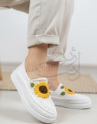 تصویر گیوه زنانه سفید طرحدار 