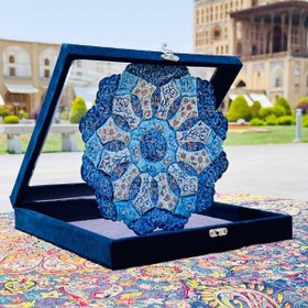 تصویر بشقاب میناکاری (۲۵cm) به‌همراه جعبه جیر 