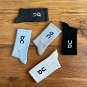 تصویر جوراب ساق‌دار ورزشی با استایل On Running (سفید و مشکی) | مینیمال و تکنیکال! - مشکی 