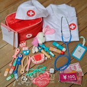 تصویر اسباب بازی دندانپزشکی چوبی با لباس سفید و عروسک کد P/3900475/B 