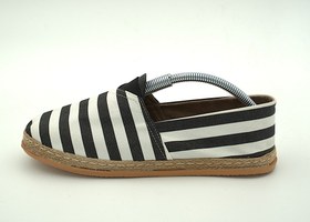 تصویر گیوه راه راه (ویژه بلک فرایدی)