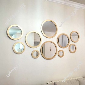 تصویر آینه گرد طلایی 
