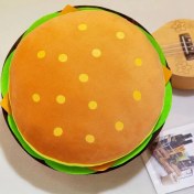 تصویر عروسک همبرگر بالشتی سایز ۳۰ سانتی‌متر 