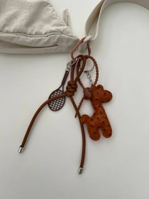 تصویر بگ چارم زرافه و راکت 