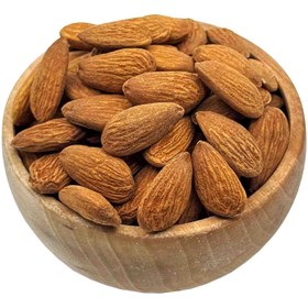 تصویر بادام درختی خارجی خام 