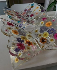 تصویر رحل قرآن رزینی پروانه با گلهای رنگارنگ 