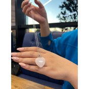 تصویر توگردنی رزکوارتز با زنجیر 