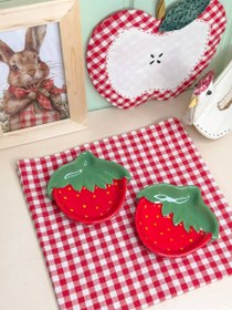 تصویر مزه خوری توت فرنگی 