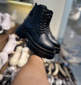 تصویر چکمه زمستانی مدل بوت پشت کشی زنجیردار Winter boots with chained pull-back boots