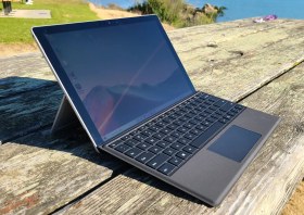 تصویر تبلت مایکروسافت مدل Surface Pro 7 