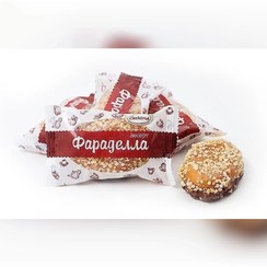 تصویر شکلات مغزدار فارادلا آکوها با مغز کرم خامه ای و روکش شکلات، کارامل و بادام زمینی _ 1000 گرم 