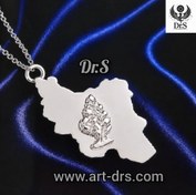 تصویر آویز گردنبند نقره طرح نقشه ایران با نقش سرو 