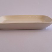 تصویر ظرف زیرماگ سرامیکی سفید ساده 