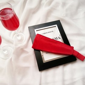 تصویر هدبند مخمل قرمز 